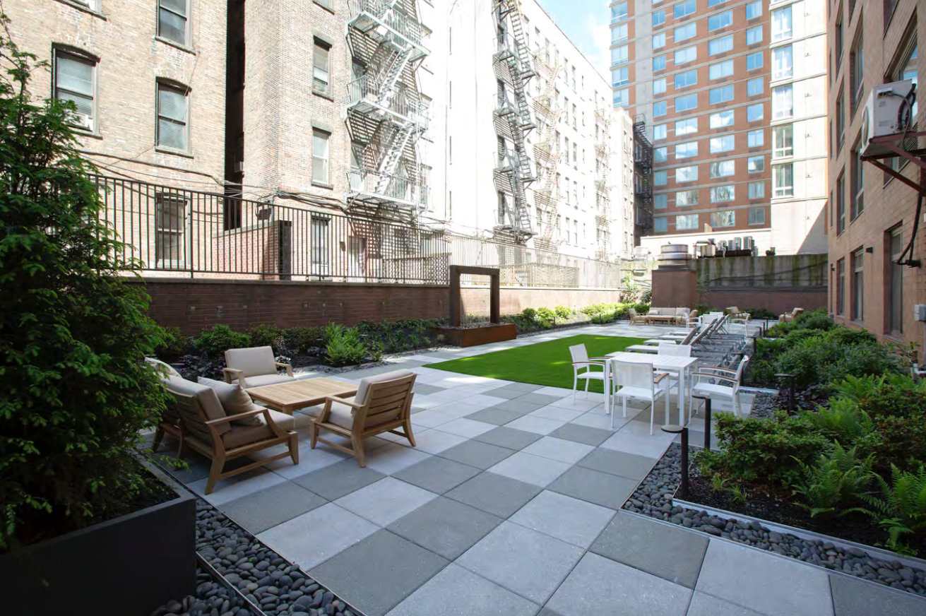 311 W 50th St, #5W