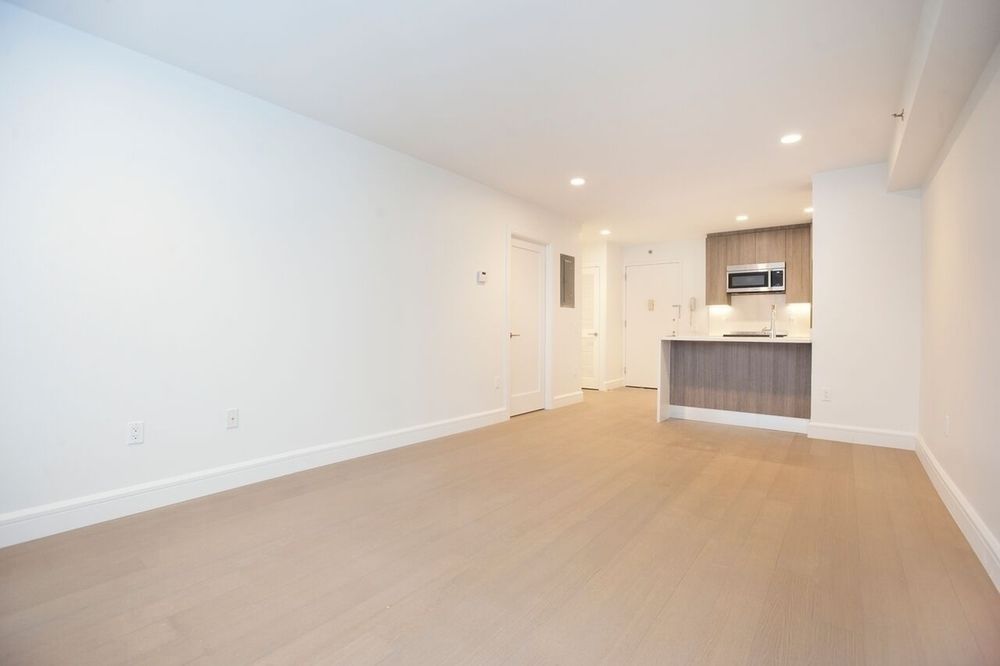 311 W 50th St, #5W