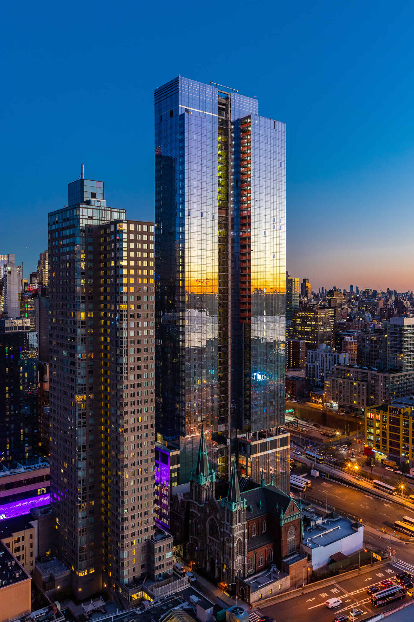 555 Tenth Avenue, #28D