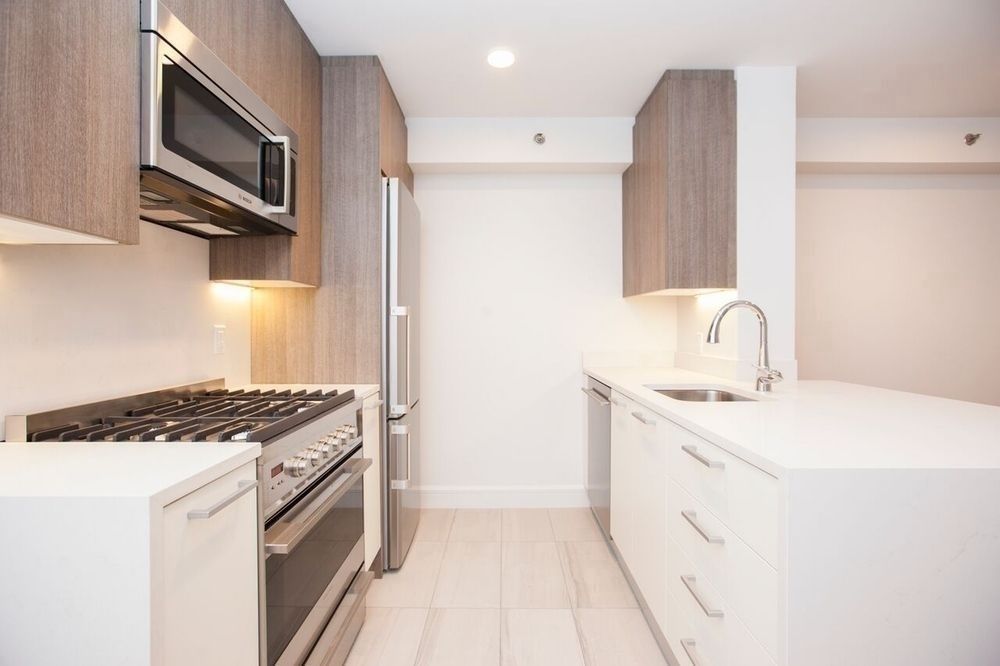 311 W 50th St, #5W