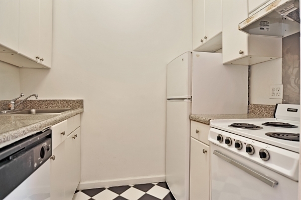 1049 Lexington Ave, #4