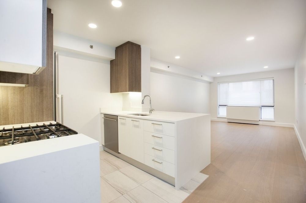 311 W 50th St, #5W