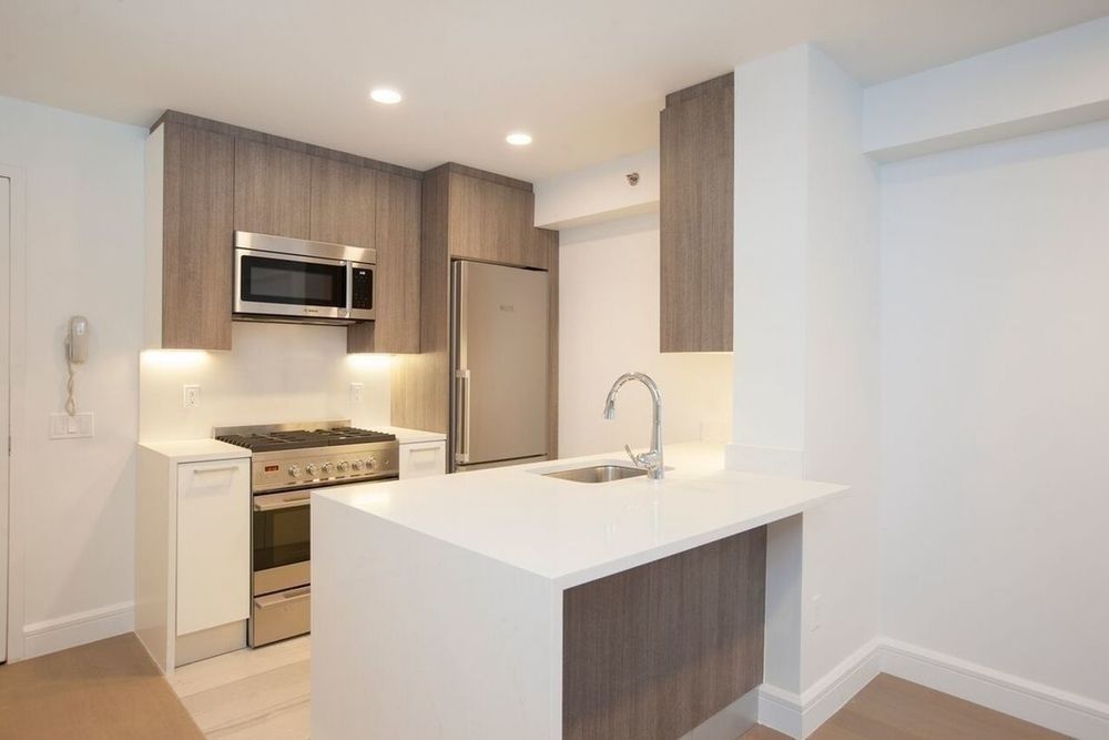 311 W 50th St, #5W
