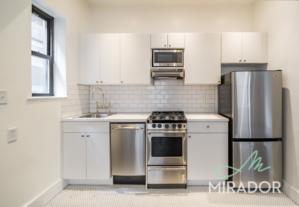 425 East 74th Street, #4E