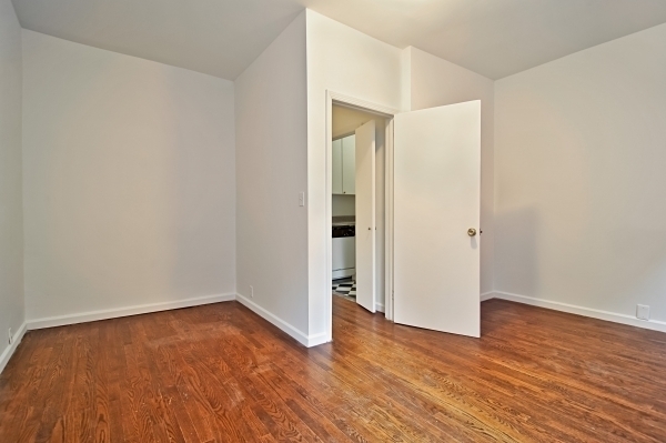 1049 Lexington Ave, #4